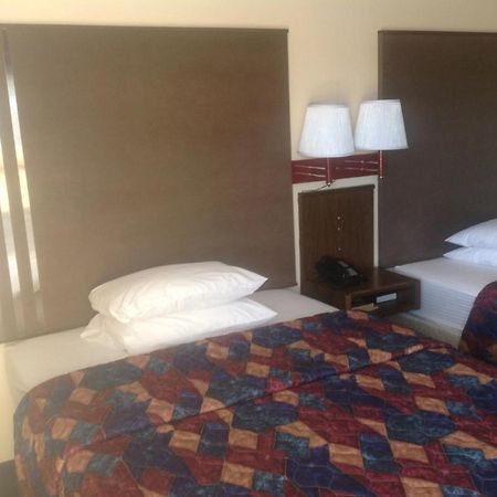 Classic Inn Early Экстерьер фото